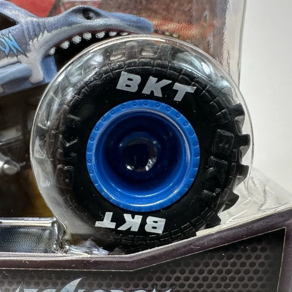 Spin Master Monster Jam Truck Megalodon Truck Champion Target Exclusive New 1:64
